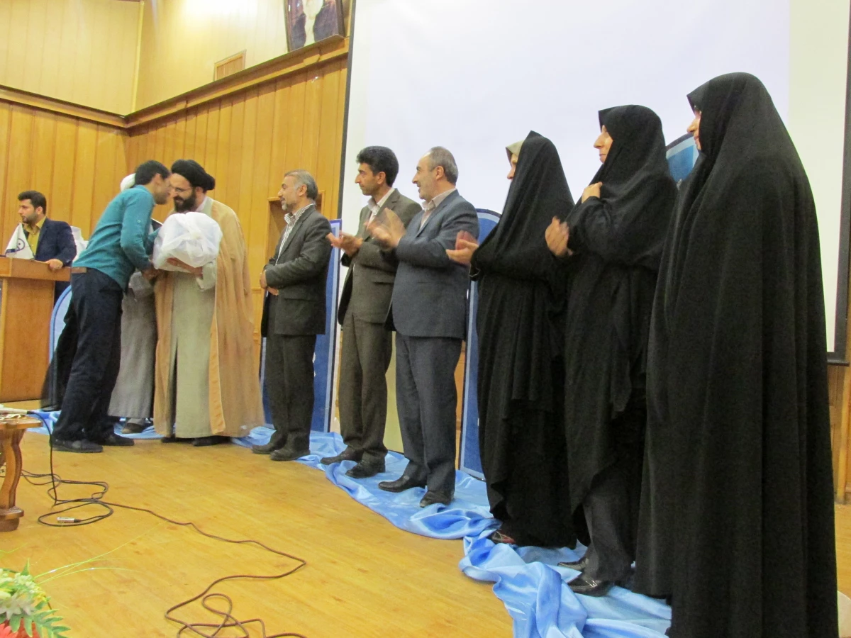 اهداء جوایز به برگزیدگان جشنواره مهر مستور