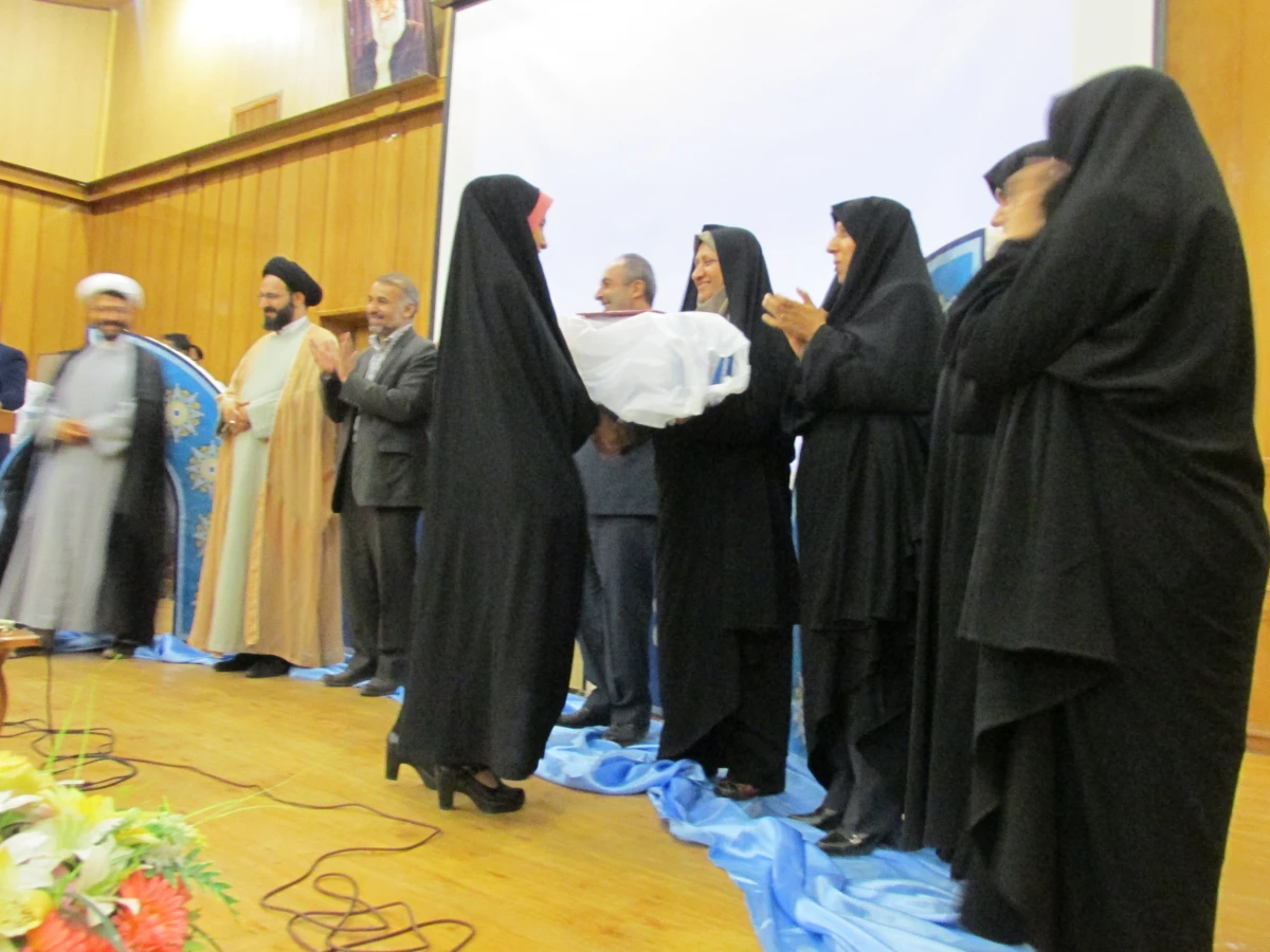 اهداء جوایز به برگزیدگان جشنواره مهر مستور