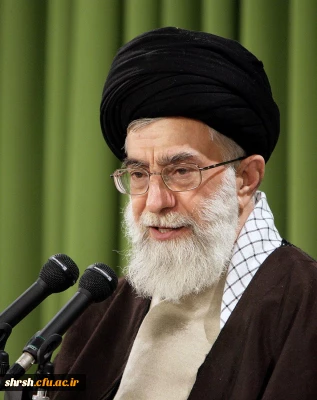 رهبر معظم انقلاب اسلامی در محفل نورانی انس با قرآن کریم:
صوت خوش مقدمه القاء مفاهیم قرآنی است/ قاری باید در قرائت قرآن به مفاهیم آیات از عمق جان باور داشته باشد (۱۳۹۴/۰۳/۲۸)