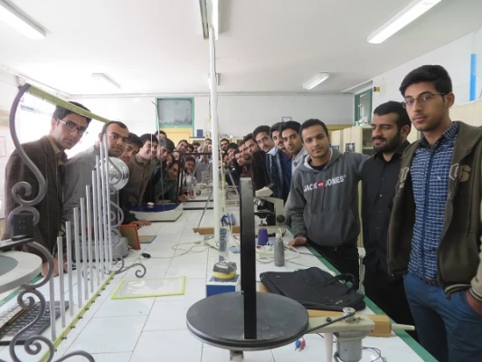 بازدید علمی و آموزشی دانشجویان رشته دبیری فیزیک پردیس شهید رجایی از پژوهشکده معلم  4