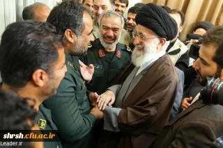 رهبر معظم انقلاب در دیدار با پاسداران بازداشت کننده تفنگداران آمریکایی:
کارتان عالی و به هنگام بود