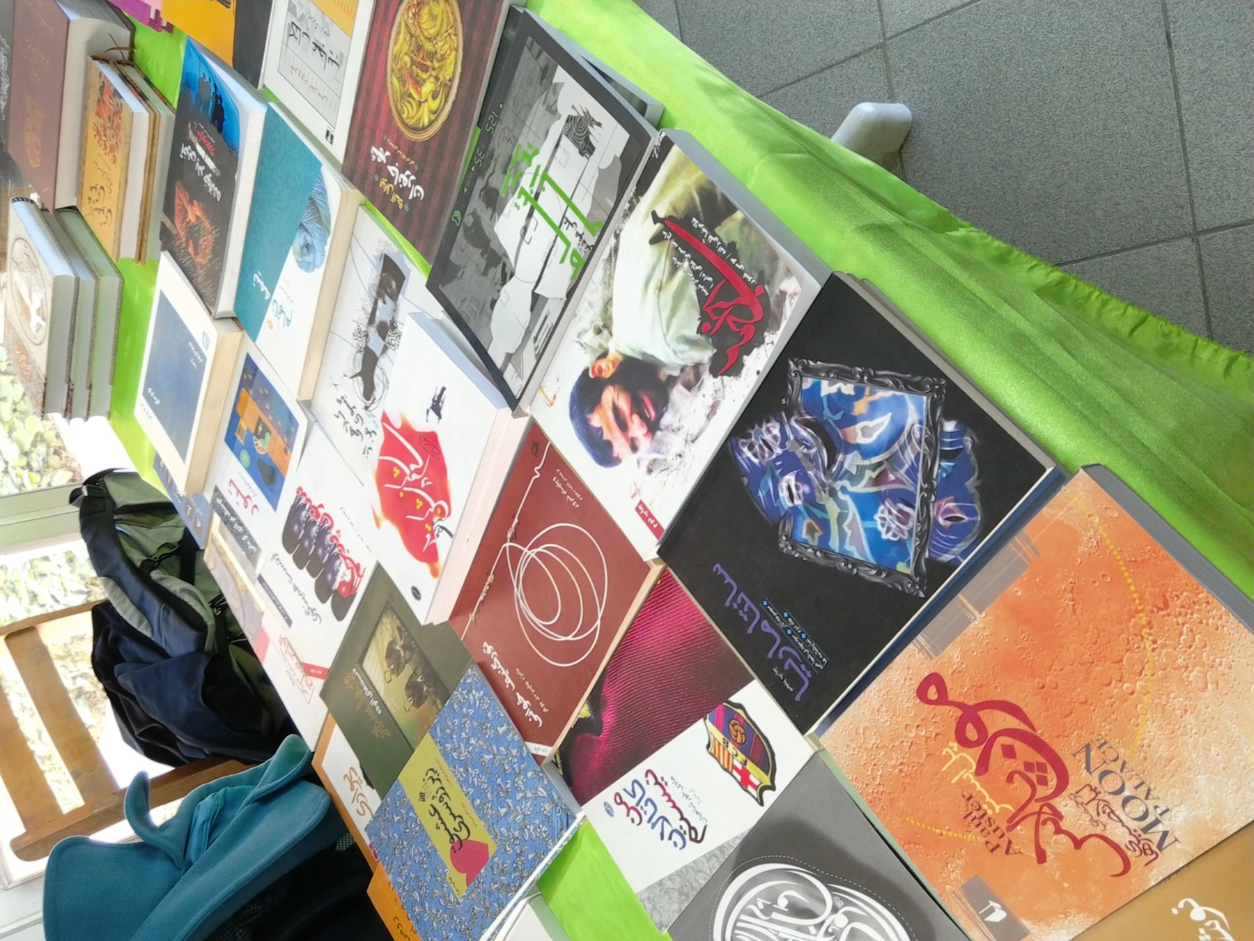 گزارش تصویری از نمایشگاه کتاب در پردیس شهید باهنر 4