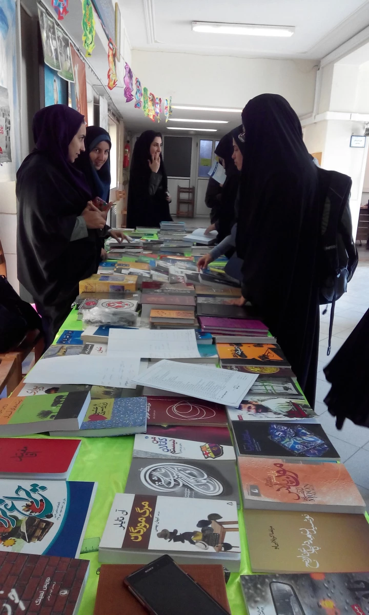 گزارش تصویری از نمایشگاه کتاب در پردیس شهید باهنر 6