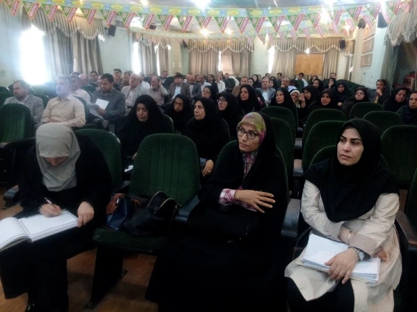 جلسه استادان دانشگاه فرهنگیان فارس در پردیس شهید رجایی فارس برگزار گردید
 2