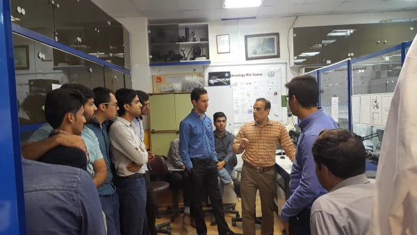 بازدید علمی دانشجویان زیست شناسی  پردیس شهید رجایی فارس 
از آزمایشگاه هیستومورفومتری و استریولوژی دانشکده پزشکی دانشگاه علوم پزشکی شیراز 2