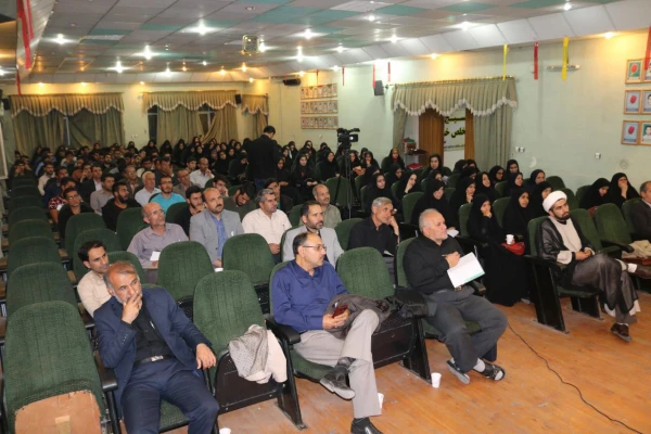 گزارش تصویری از جلسه هم اندیشی اساتید با موضوع بررسی عملکرد اقتصادی دولتهای بعد از انقلاب و پیامدهای آن با حضور دکتر ابراهیم رزاقی استاد اقتصاد دانشگاه تهران
 3