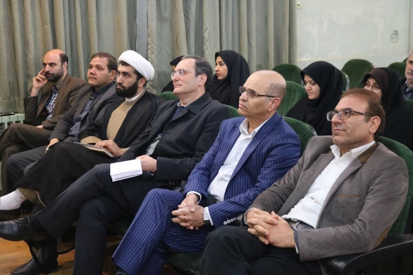 جلسه هم اندیشی دکتر مهرمحمدی و هیات همراه با استادان، کارکنان و دانشجویان در پردیس شهید رجایی فارس 3