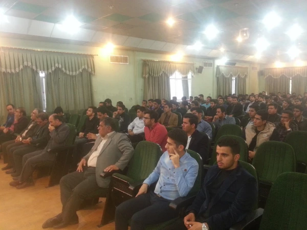 حضور دکتر عباس قنبری معاونت محترم دانشجویی دانشگاه فرهنگیان در جمع صمیمی دانشجو معلمان پردیس شهید رجایی فارس 3