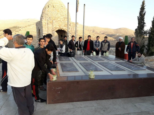 کوهنوردی هیئت بسیج در آخرین روزهای ترم