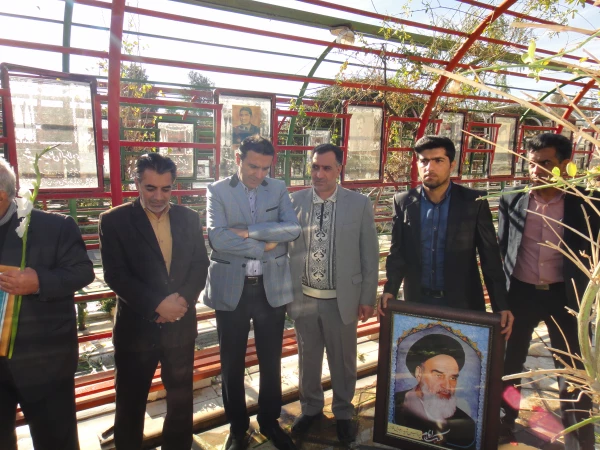 زیارت قبور شهدا با حضور ریاست محترم مدیریت استانی  دانشگاه فرهنگیان فارس و مسئولین پردیس ها و مراکز 3