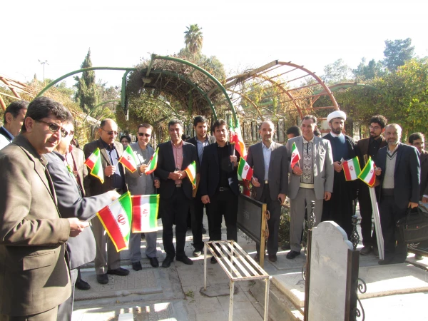 زیارت قبور شهدا با حضور ریاست محترم مدیریت استانی  دانشگاه فرهنگیان فارس و مسئولین پردیس ها و مراکز 7