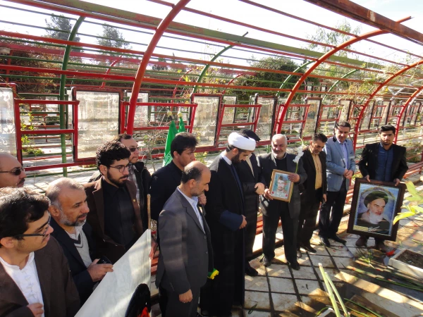 مراسم غبارروبی قبور شهدا توسط بسیج اساتید دانشگاه فرهنگیان  در اولین روز ایام دهه فجر 5