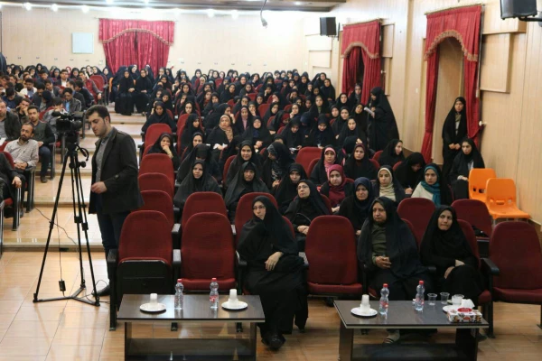 ششمین نشست هم اندیشی اساتید با موضوع نقش اساتید در تحولات فرهنگی جامعه چهارشنبه 11اسفند با حضور دکتر حسن بنیانیان رئیس کمیسیون فرهنگی شورای عالی انقلاب فرهنگی برگزار گردید 5