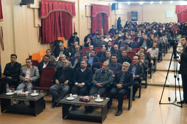 ششمین نشست هم اندیشی اساتید با موضوع نقش اساتید در تحولات فرهنگی جامعه چهارشنبه 11اسفند با حضور دکتر حسن بنیانیان رئیس کمیسیون فرهنگی شورای عالی انقلاب فرهنگی برگزار گردید 7