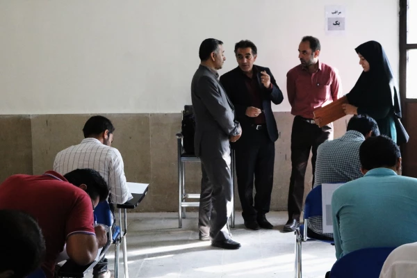 بازدید ریاست محترم پردیس شهید رجایی از برگزاری امتحانات در مرکز آموزش عالی شهید مطهری 8