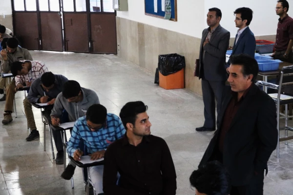 بازدید ریاست محترم پردیس شهید رجایی از برگزاری امتحانات در مرکز آموزش عالی شهید مطهری 7