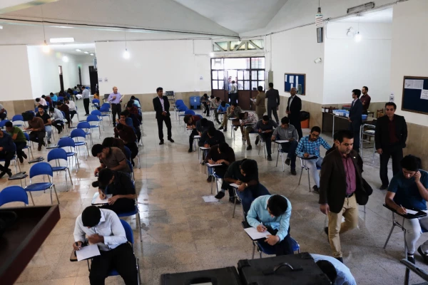 بازدید ریاست محترم پردیس شهید رجایی از برگزاری امتحانات در مرکز آموزش عالی شهید مطهری 6