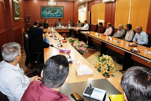 نشست صمیمی سرپرست جدید پردیس شهید رجایی فارس جناب آقای دکتر اناری نژاد 
با همکاران اداری و آموزشی 2