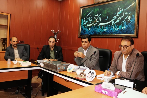 نشست صمیمی سرپرست جدید پردیس شهید رجایی فارس جناب آقای دکتر اناری نژاد 
با همکاران اداری و آموزشی 7