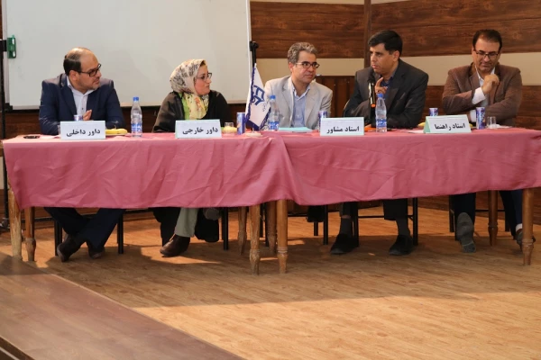 نخستین جلسه دفاع از پایان نامه آقای امید معماری با عنوان تاثیر آموزش برنامه درسی تلفیقی ریاضی با تربیت بدنی بر یادگیری ،یادداری و نگرش دانش آموزان چند پایه دوره ابتدایی دردرس ریاضی در مقطع کارشناسی ارشد در دانشگاه فرهنگیان فارس برگزار شد. 4