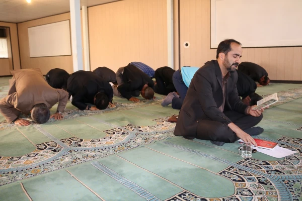 مراسم عزاداری سالار شهیدان با پرپایی زیارت عاشورا در پردیس شهید رجایی فارس 3