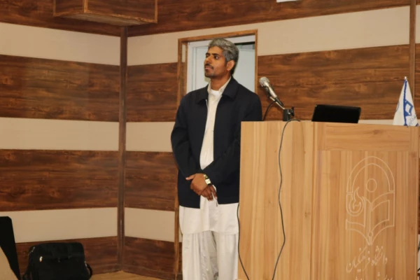 نخستین جلسه دفاع از پایان نامه آقای عبدالصمد قنبری با عنوان بررسی رابطه هوش هیجانی ومدیریت کلاس معلمان دوره ابتدایی منطقه دشتیاری در مقطع کارشناسی ارشد در دانشگاه فرهنگیان فارس برگزار شد. 3