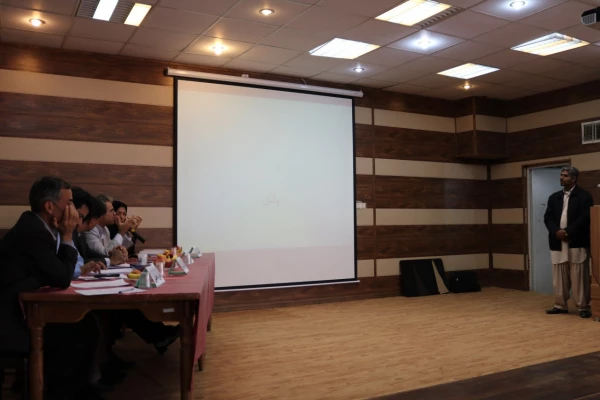 نخستین جلسه دفاع از پایان نامه آقای عبدالصمد قنبری با عنوان بررسی رابطه هوش هیجانی ومدیریت کلاس معلمان دوره ابتدایی منطقه دشتیاری در مقطع کارشناسی ارشد در دانشگاه فرهنگیان فارس برگزار شد. 6