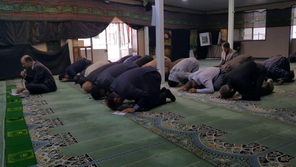 مراسم عزاداری سالار شهیدان با پرپایی زیارت عاشورا در پردیس شهید رجایی فارس
 3