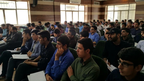 نشست توجیهی دانشجو معلمان ورودی های 95-93 برگزار شد.  3