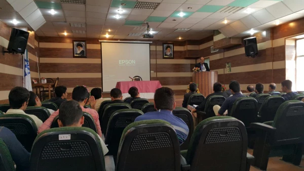 نشست توجیهی دانشجو معلمان ورودی های 95-93 برگزار شد.  5