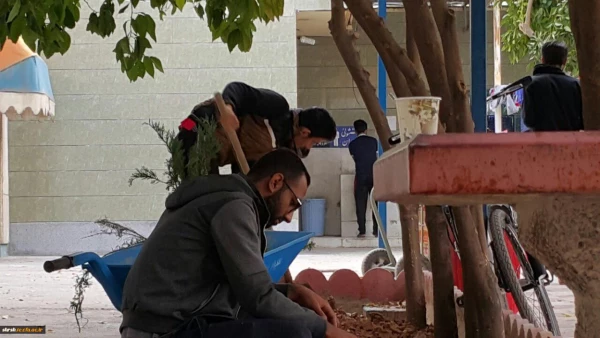 گل کاری در  محوطه دانشگاه توسط دانشجویان کانون محیط زیست پردیس شهید رجایی
 2