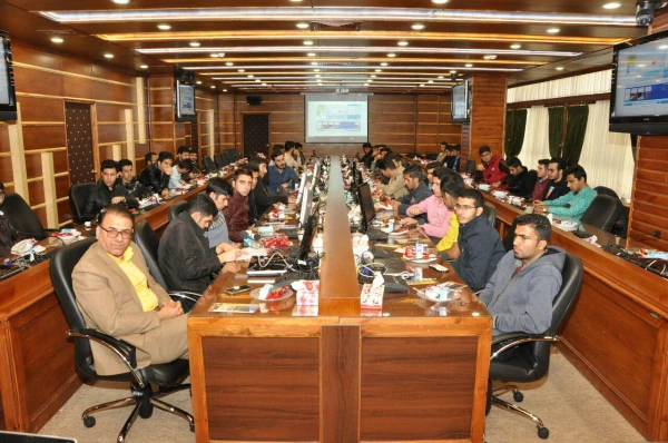 بازدیددانشجومعلمان پردیس شهیدرجایی وپردیس شهیدباهنرفارس از مرکز منطقه ای اطلاع رسانی علوم وفناوری پایگاه استنادی جهان اسلام 3