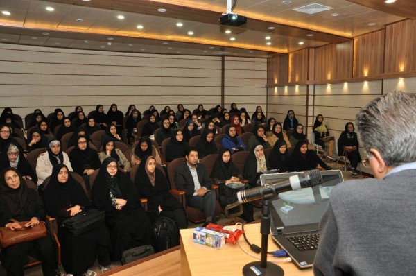 بازدیددانشجومعلمان پردیس شهیدرجایی وپردیس شهیدباهنرفارس از مرکز منطقه ای اطلاع رسانی علوم وفناوری پایگاه استنادی جهان اسلام 5