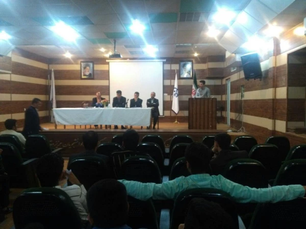 جلسه صمیمانه مسئولین پردیس شهید رجایی با دانشجویان همرا با پرسش و پاسخ 3