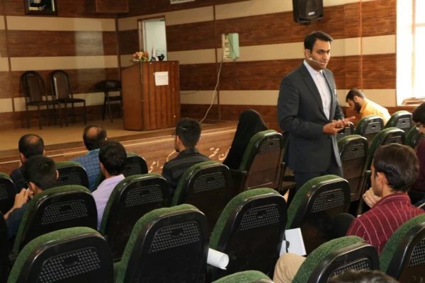 کارگاه فن بیان و سخنوری در پردیس شهید رجایی فارس برگزار گردید 4