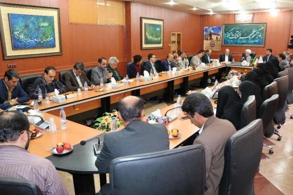 نشست صمیمی حجت السلام و المسلمین حاج آقا دژکام نماینده محترم ولی فقیه در استان فارس و امام جمعه شیراز با کارکنان و اساتید دانشگاه فرهنگیان فارس 3