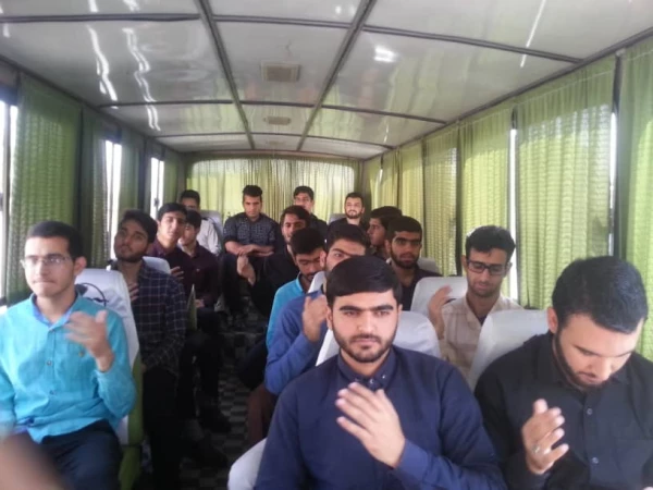 حضور دانشجویان پردیس شهید رجایی در نماز دشمن شکن جمعه 4