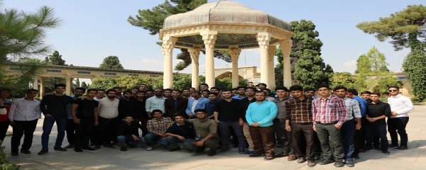 حضور باشکوه دانشجو معلمان پردیس شهید رجایی فارس در آرامگاه لسان الغیب حافظ شیرازی 2