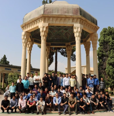 حضور باشکوه دانشجو معلمان پردیس شهید رجایی فارس در آرامگاه لسان الغیب حافظ شیرازی 3