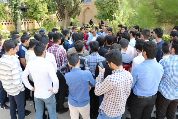 حضور باشکوه دانشجو معلمان پردیس شهید رجایی فارس در آرامگاه لسان الغیب حافظ شیرازی 5