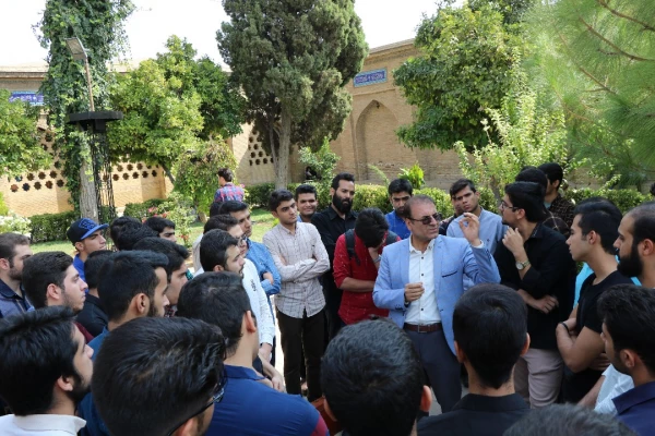 حضور باشکوه دانشجو معلمان پردیس شهید رجایی فارس در آرامگاه لسان الغیب حافظ شیرازی 6