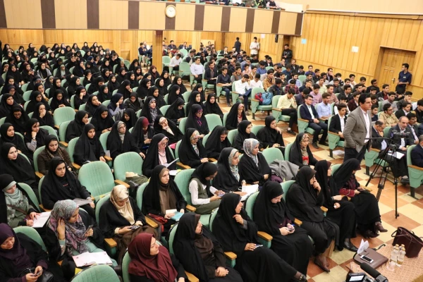 حضور دکتر محمدی معاونت محترم فرهنگی اجتماعی دانشگاه فرهنگیان در نخستین همایش ملی شعر و مشاعره رضوی در دانشگاه فرهنگیان استان فارس 3