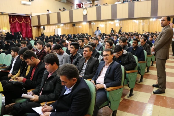 حضور دکتر محمدی معاونت محترم فرهنگی اجتماعی دانشگاه فرهنگیان در نخستین همایش ملی شعر و مشاعره رضوی در دانشگاه فرهنگیان استان فارس 7