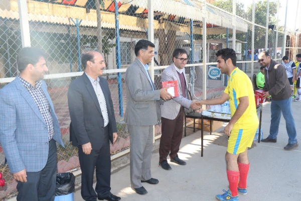 مسابقه فوتبال بین تیم شهرداری منطقه 3 شیراز و دانشجویان پردیس شهید رجایی 6