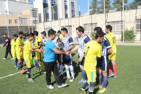 مسابقه فوتبال بین تیم شهرداری منطقه 3 شیراز و دانشجویان پردیس شهید رجایی 7