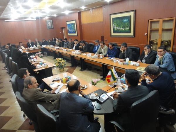 جلسه دکتر کچویبان معاونت نظارت، ارزیابی و تضمین کیفیت دانشگاه فرهنگیان با اعضای هیات علمی و غیر هیات علمی در پردیس شهید رجایی فارس برگزار گردید 5