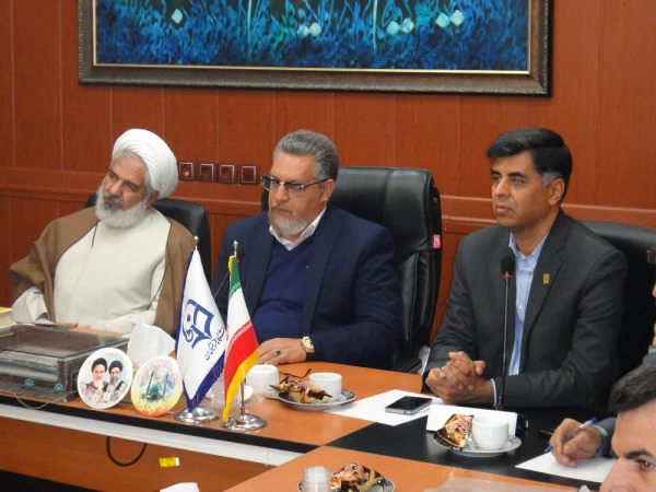 جلسه دکتر کچویبان معاونت نظارت، ارزیابی و تضمین کیفیت دانشگاه فرهنگیان با اعضای هیات علمی و غیر هیات علمی در پردیس شهید رجایی فارس برگزار گردید 6