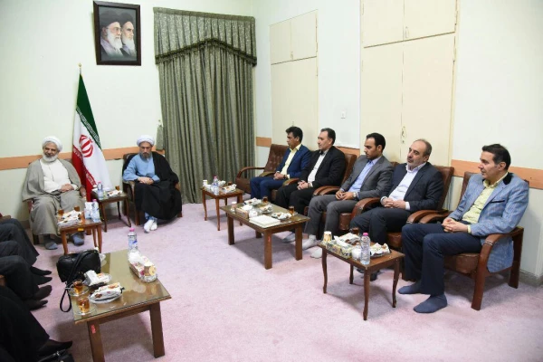 دیدار مسئولان دانشگاه فرهنگیان فارس با نماینده ولی فقیه در استان فارس و امام جمعه شیراز 5