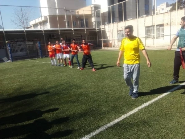 مسابقه طناب کشی بین همکاران پردیس شهید رجایی 5