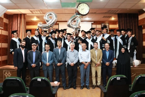 مراسم جشن دانش آموختگان دانشجومعلمان رشته فیریک ورودی 94 4